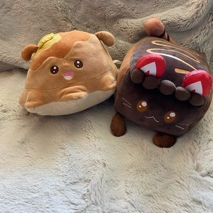 2 plushies
